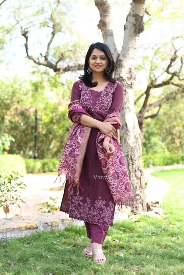 Traditional Handloom Cotton Flex Kurta Set - Image 2